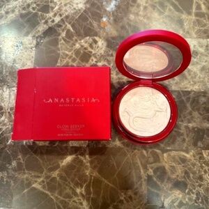 Anastasia Beverly Hills Glow Seeker Highlighter in Pearl LE